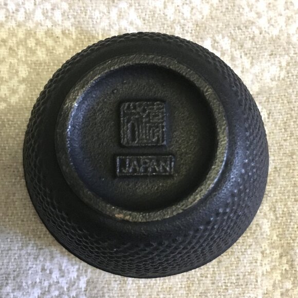 Iwachu Black Hobnail Iron Porcelain Lined Tea Cup - Picture 8 of 13